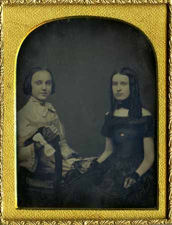 Quarter_Dag_Sisters_#468A8B